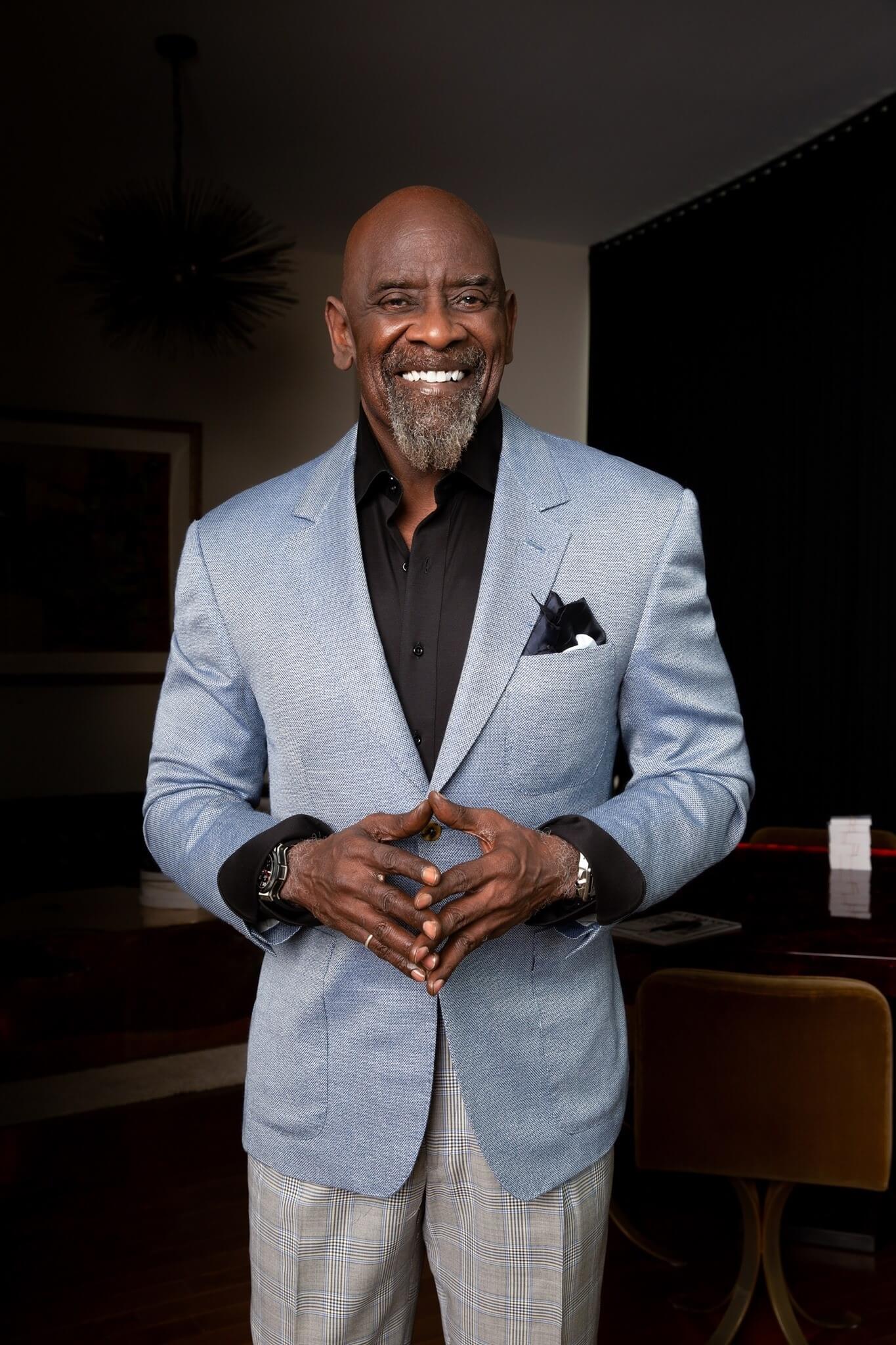 Chris Gardner, entrepreneur de renom et conférencier motivateur, s’adressera aux diplômés lors de la remise des diplômes 2024 de l’Université Marshall