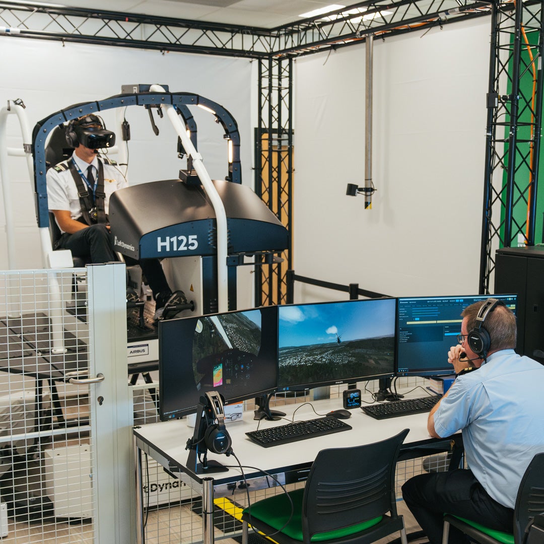 Marshall University Bill Noe Flight School students use innovative virtual reality technology in flight training.