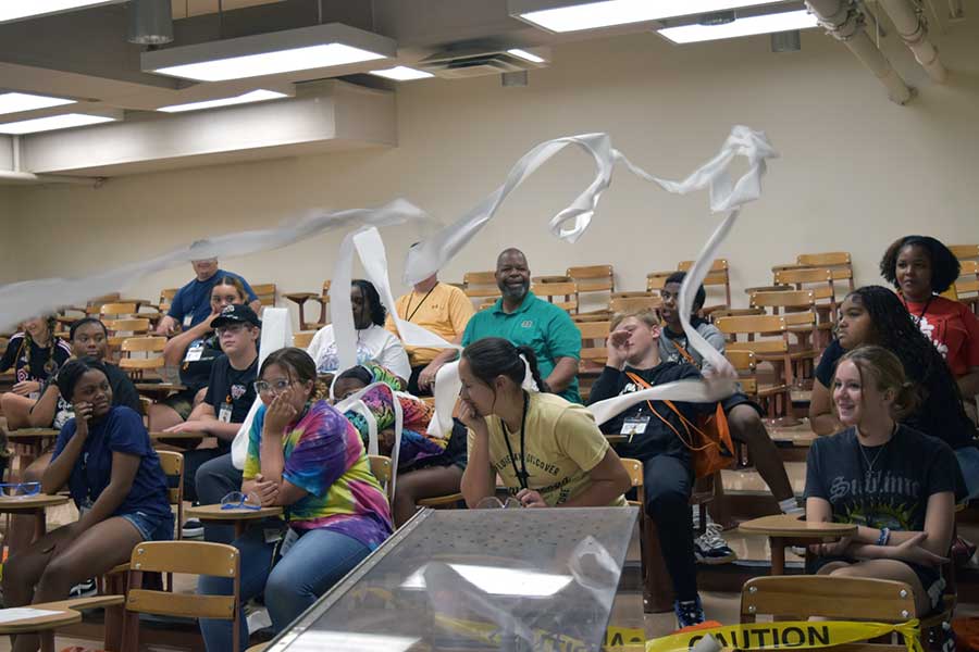 Physics demo - showing Bernoulli's principle with toilet paper